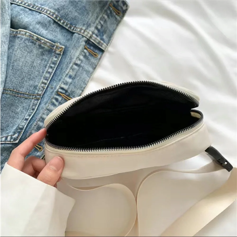 Waist Bag/ Shoulder Bag / Messenger Bag - Picture 4 of 8